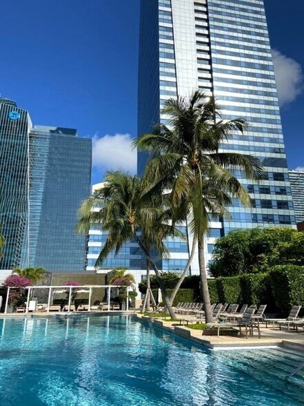 Building Photo - 1435 Brickell Ave