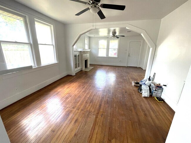 Building Photo - 107 Sinclair St