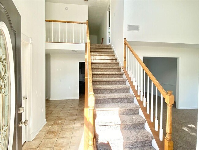 Building Photo - 640 Suwanee Lakes Cir NW