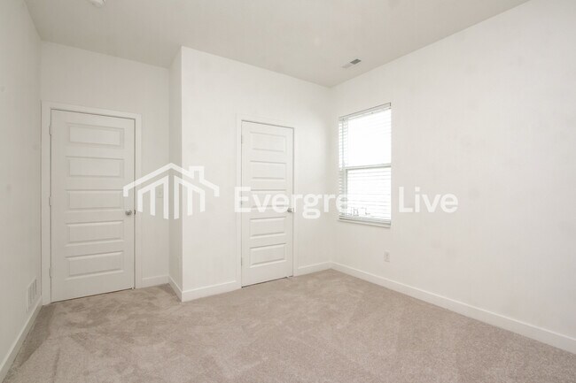 Building Photo - 832 Penrose Pl