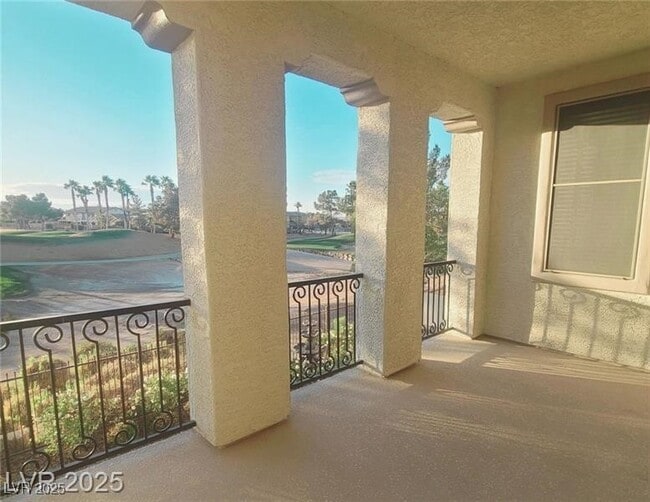 Building Photo - 927 Via Canale Dr