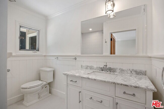 Building Photo - 7972 Mulholland Dr