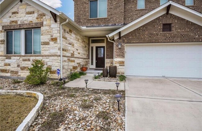 Building Photo - 213 Simmons Dr