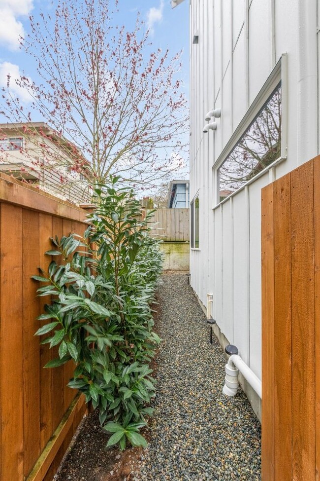 Building Photo - 3Bd/3Ba Seattle House