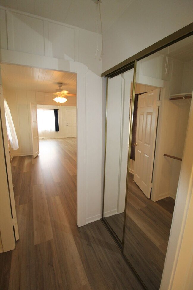 Building Photo - Downtown Ventura Bungalow with Beautiful Y...