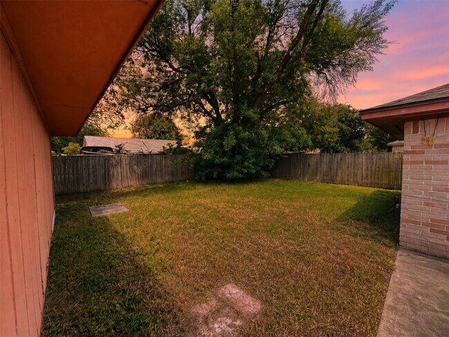 Building Photo - 6902 Feather Creek Dr