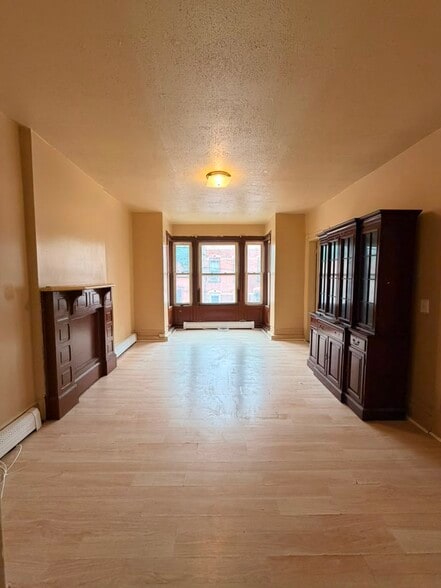 Building Photo - 381 8th St