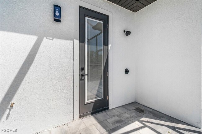 Building Photo - 106 NE 23rd St