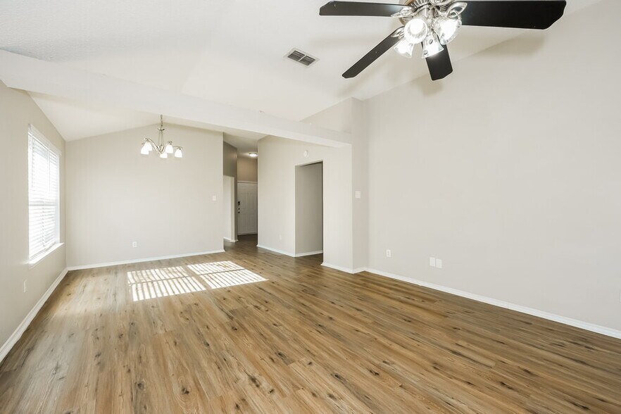 Building Photo - 2213 Whispering Wind St