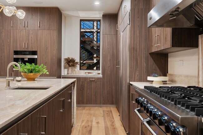 Building Photo - 5610 Bellevue Ave