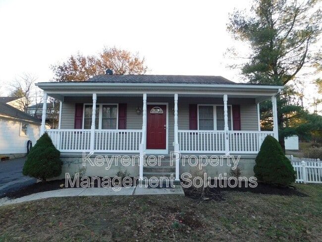 Building Photo - 1050 B St