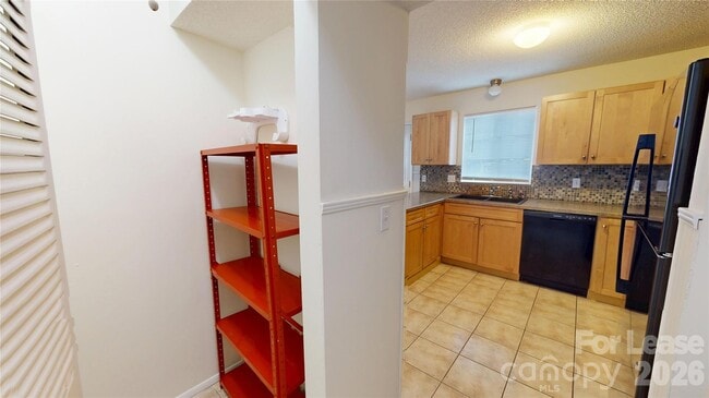 Building Photo - 1211 Scaleybark Rd