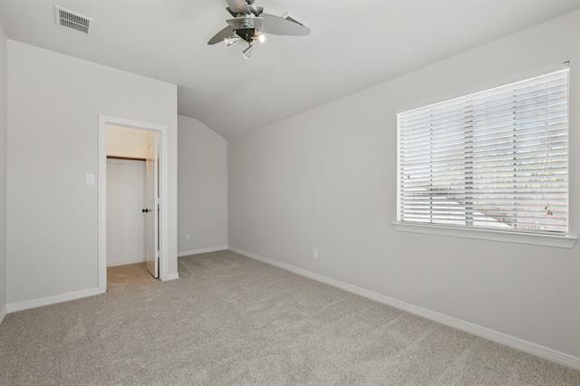 Building Photo - 400 Crossbill Ln