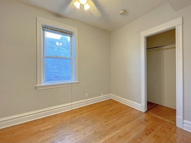 Building Photo - 2442 N Ashland Ave