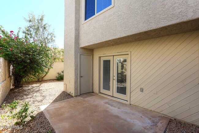 Building Photo - 11059 E Yucca St