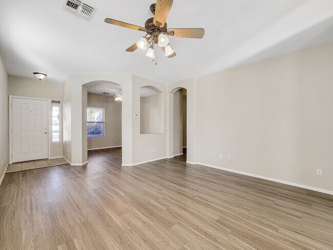 Building Photo - 14173 W Weldon Ave