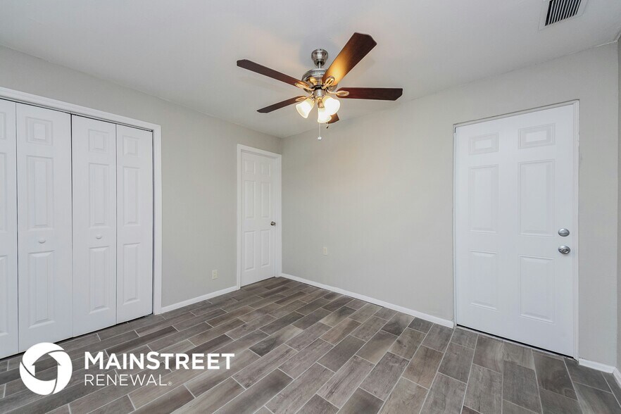 Building Photo - 417 Halsey St