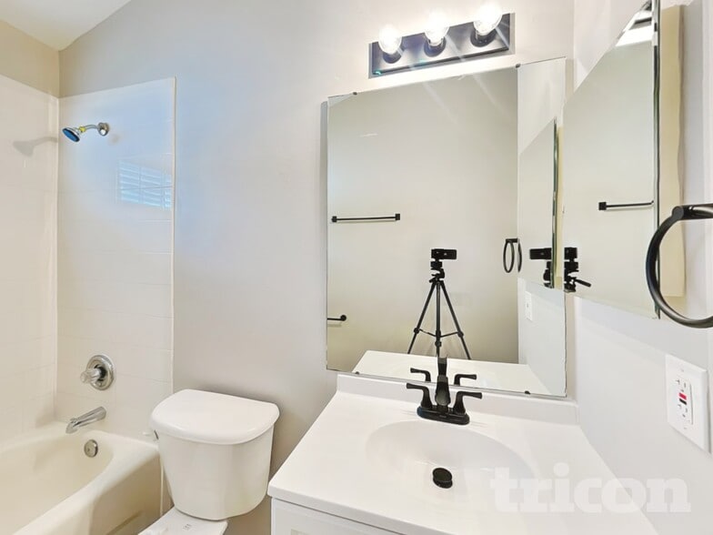 Building Photo - 12719 Standbridge Dr