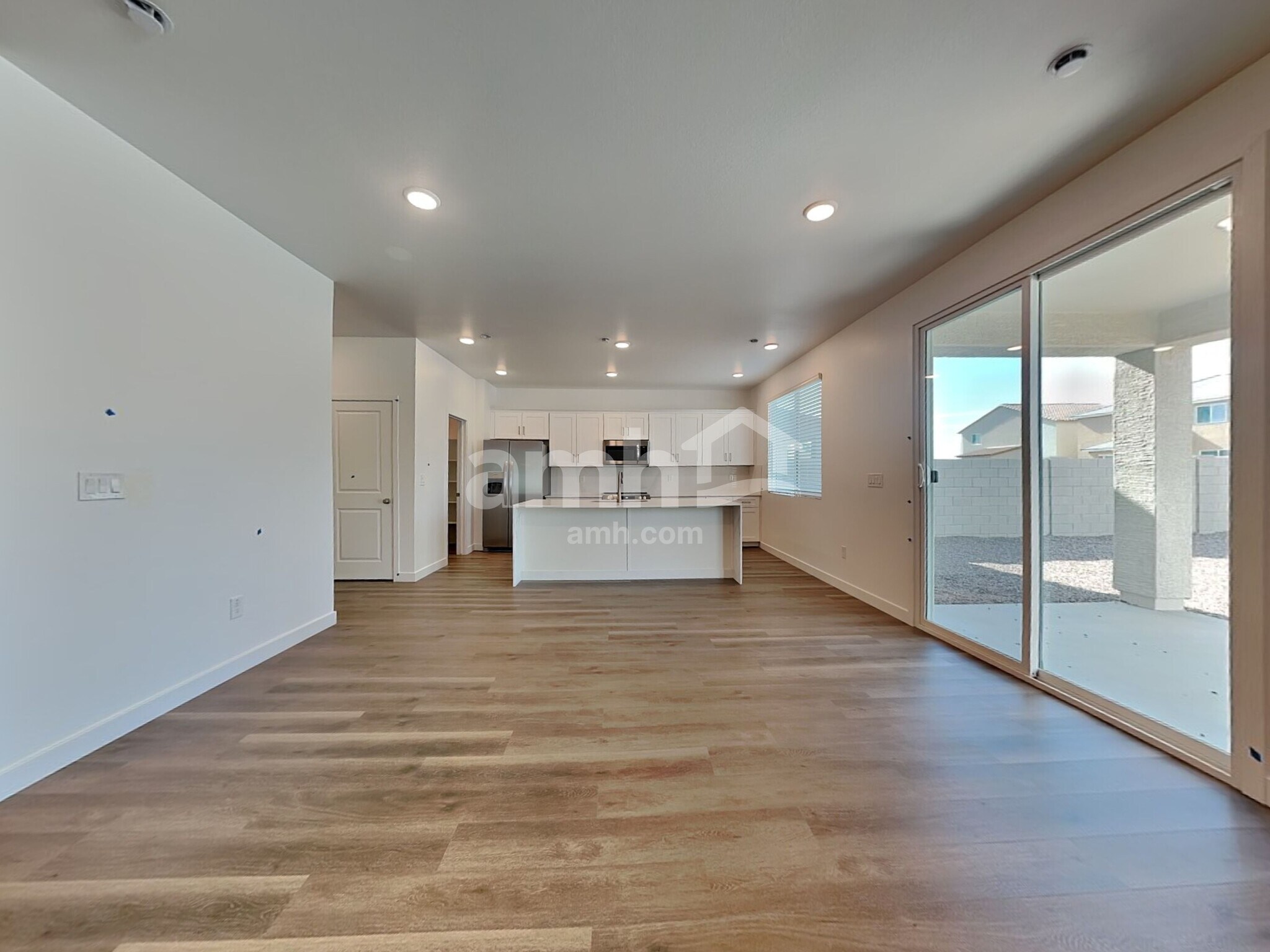 Building Photo - 9744 W Parkway Dr