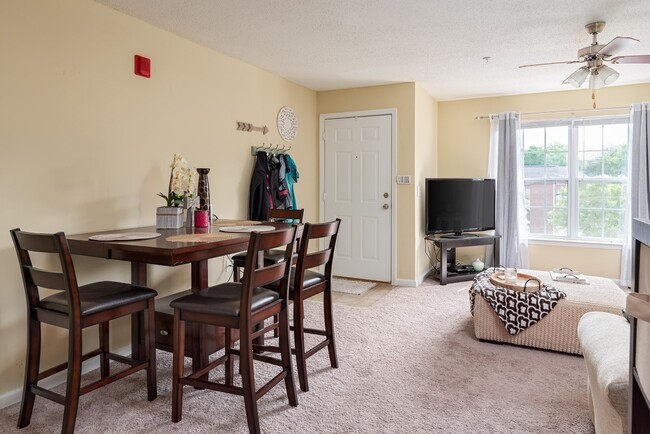 Building Photo - Hey Asheboro....1 Bedroom 1 Bath $1099/mo ...