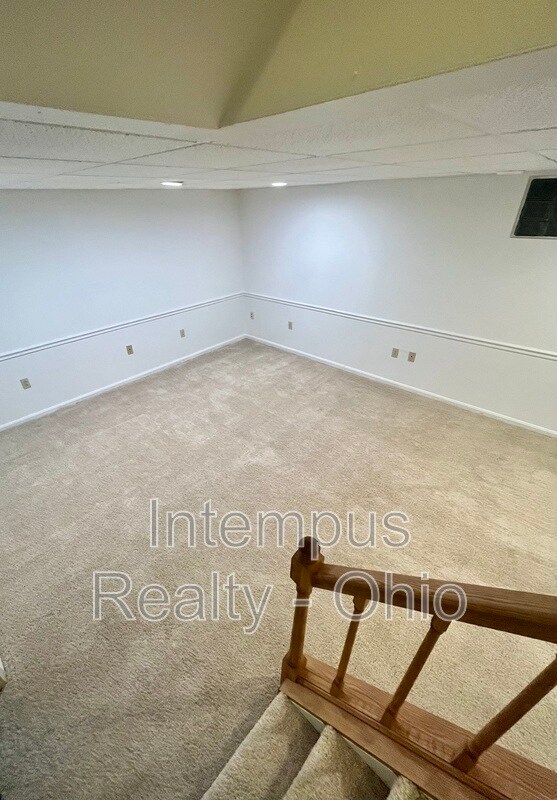 Building Photo - 2071 Stratford Ct