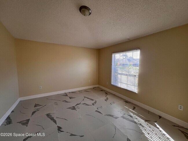 Building Photo - 619 Pampas St NW