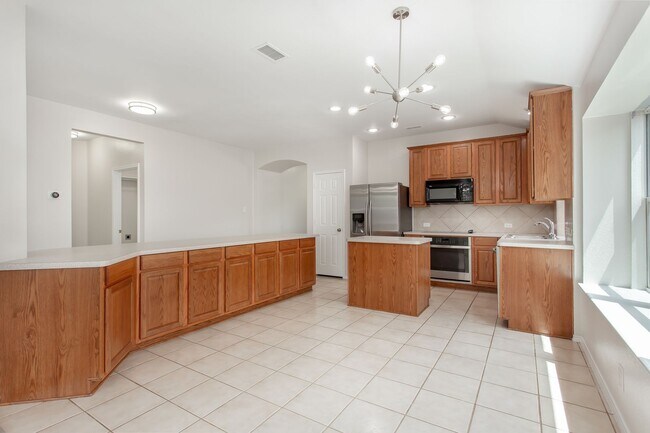 Building Photo - 4 Bedroom 2 Bath Home for Rent