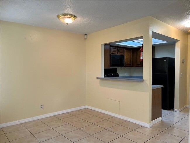 Building Photo - 1002 Greenspoint Drive