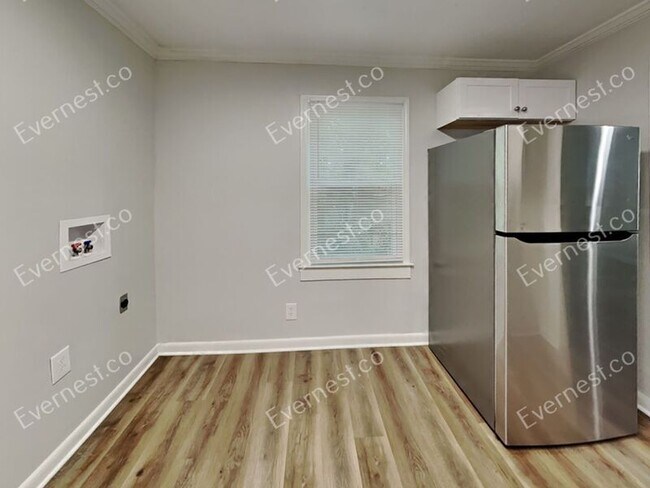 Building Photo - 2168 Rexford Dr