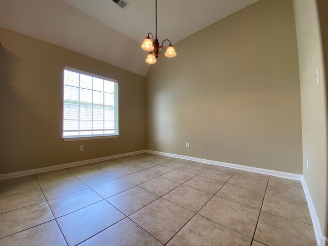 Building Photo - GORGEOUS 4 BEDROOM 3 BATHROOM CORDOVA RENT...