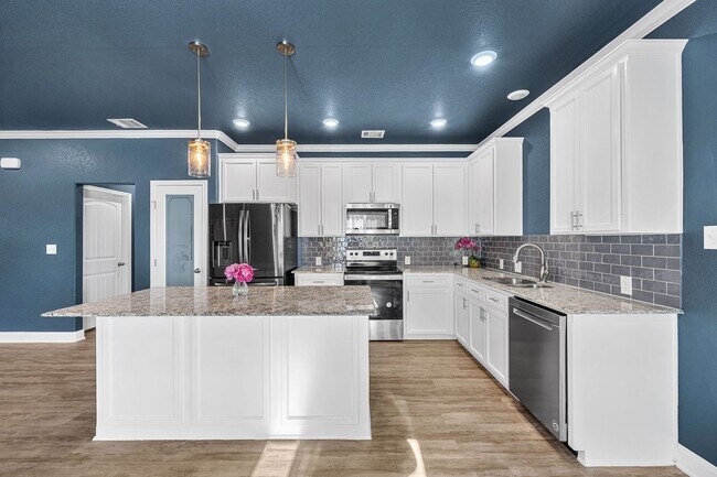 Building Photo - Modern 3 Bed / 2 Bath Home with Granite Kitchen & Full Fenced Yard in Temple