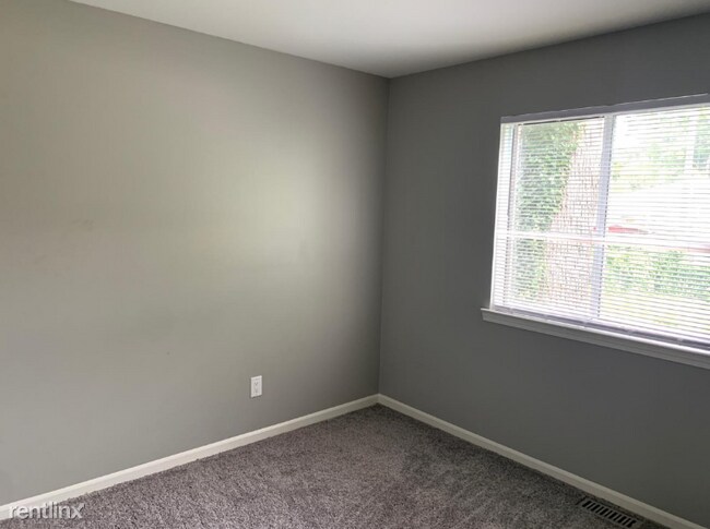 Building Photo - 3 br, 1 bath House - 29328 Tawas St