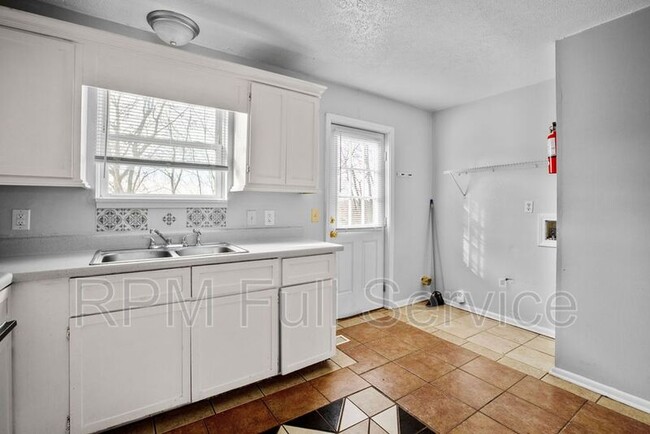 Building Photo - 103 Hubert Dr