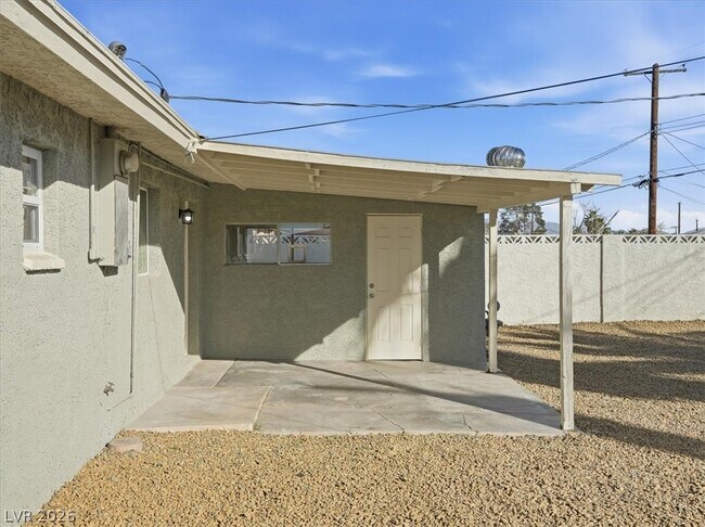 Building Photo - 608 Stanford St