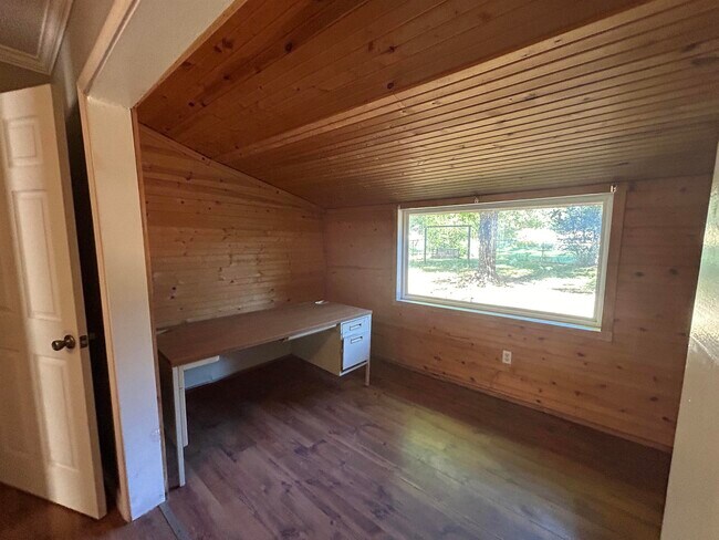 Building Photo - 15 Micanoty Trce