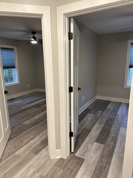 secondary bedrooms from hallway - 1622 Gunnison Rd
