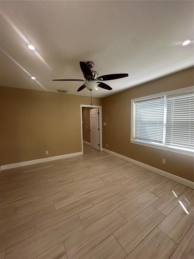 Building Photo - 3802 W San Juan St