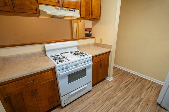 Building Photo - 2/1 Townhome in Twin Lakes