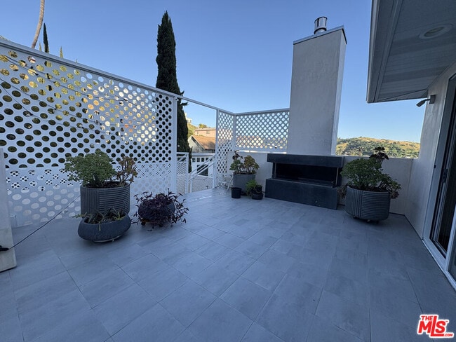 Building Photo - 444 W Avenue 37