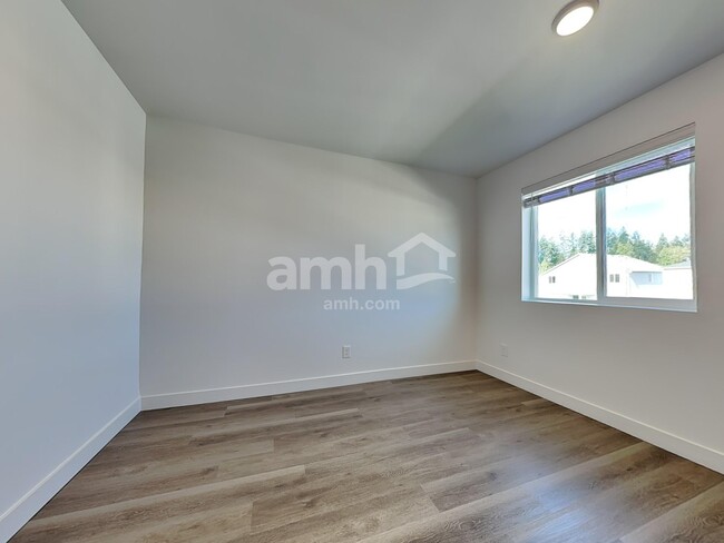 Building Photo - 7741 Selah St SW