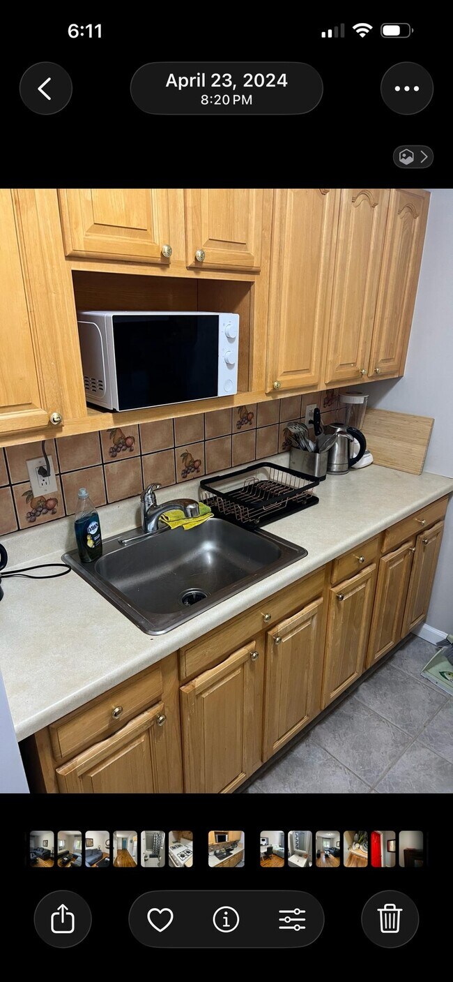 Building Photo - 305 E Mt Eden Ave