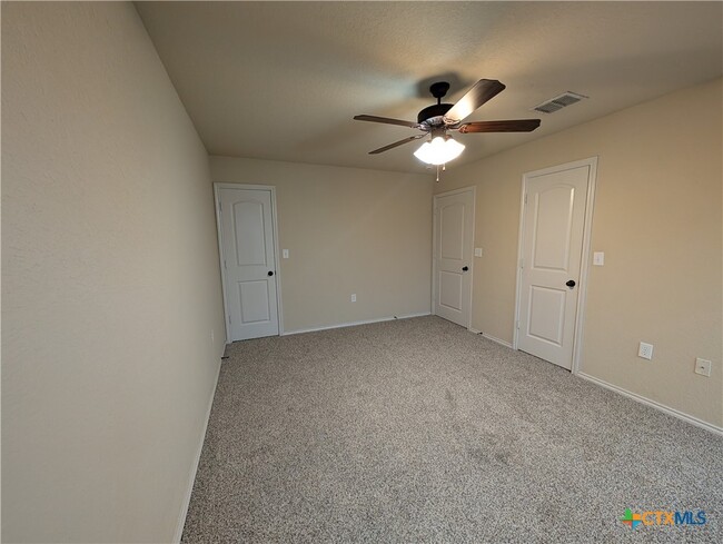 Building Photo - 669 Creekside Cir