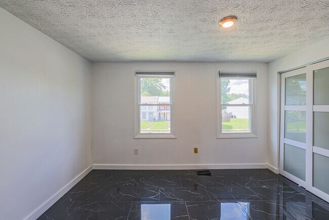 Building Photo - 9 Stillwood Cir