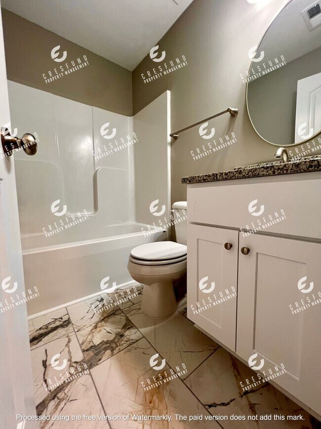 Building Photo - Like New Built in 2024  2Br/2Bath Condo Up...