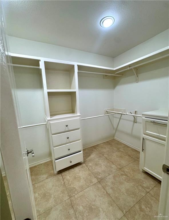 Building Photo - 27 E St