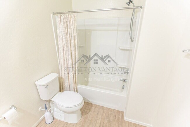 Building Photo - 15427 W Windward Ave