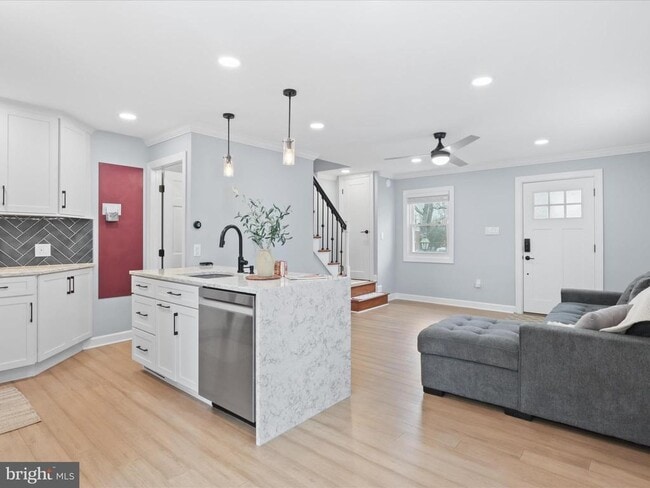 Building Photo - 2203 Arlington Terrace