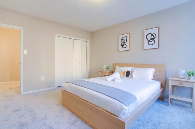 Building Photo - 1600 S Eads St