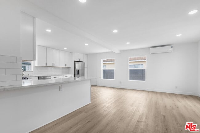 Building Photo - 1613 W 209th St