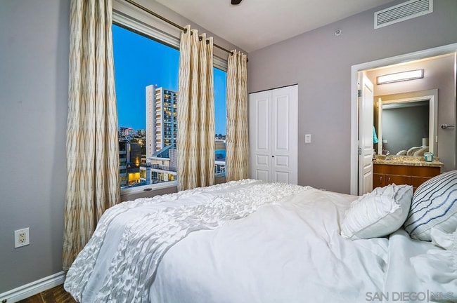 Building Photo - 300 W Beech St